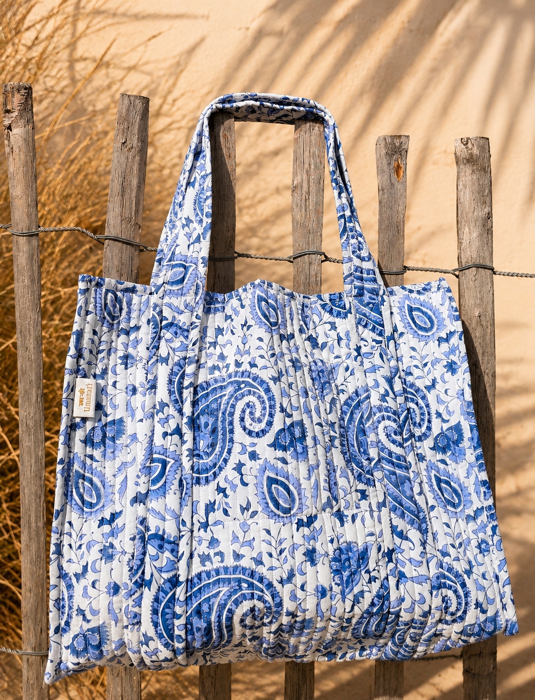 Sac cabas femme en coton matelassé imprimé à la main selon la technique du block print.