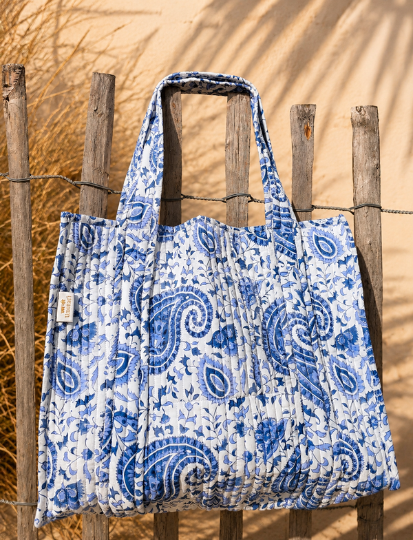 Sac cabas femme en coton matelassé imprimé à la main selon la technique du block print.