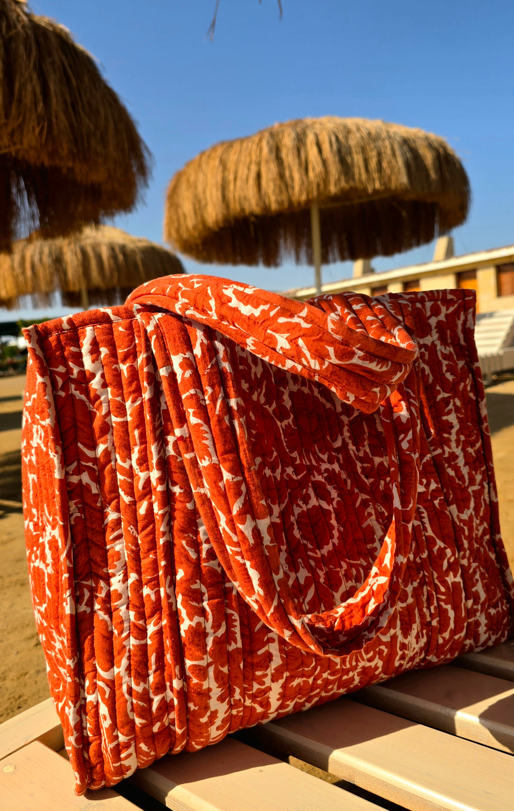 Sac cabas femme en coton matelassé imprimé à la main selon la technique du block print.