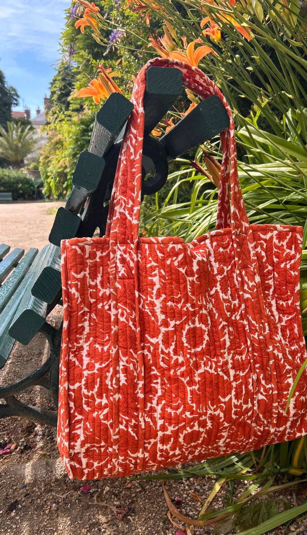 Sac cabas femme en coton matelassé imprimé à la main selon la technique du block print.