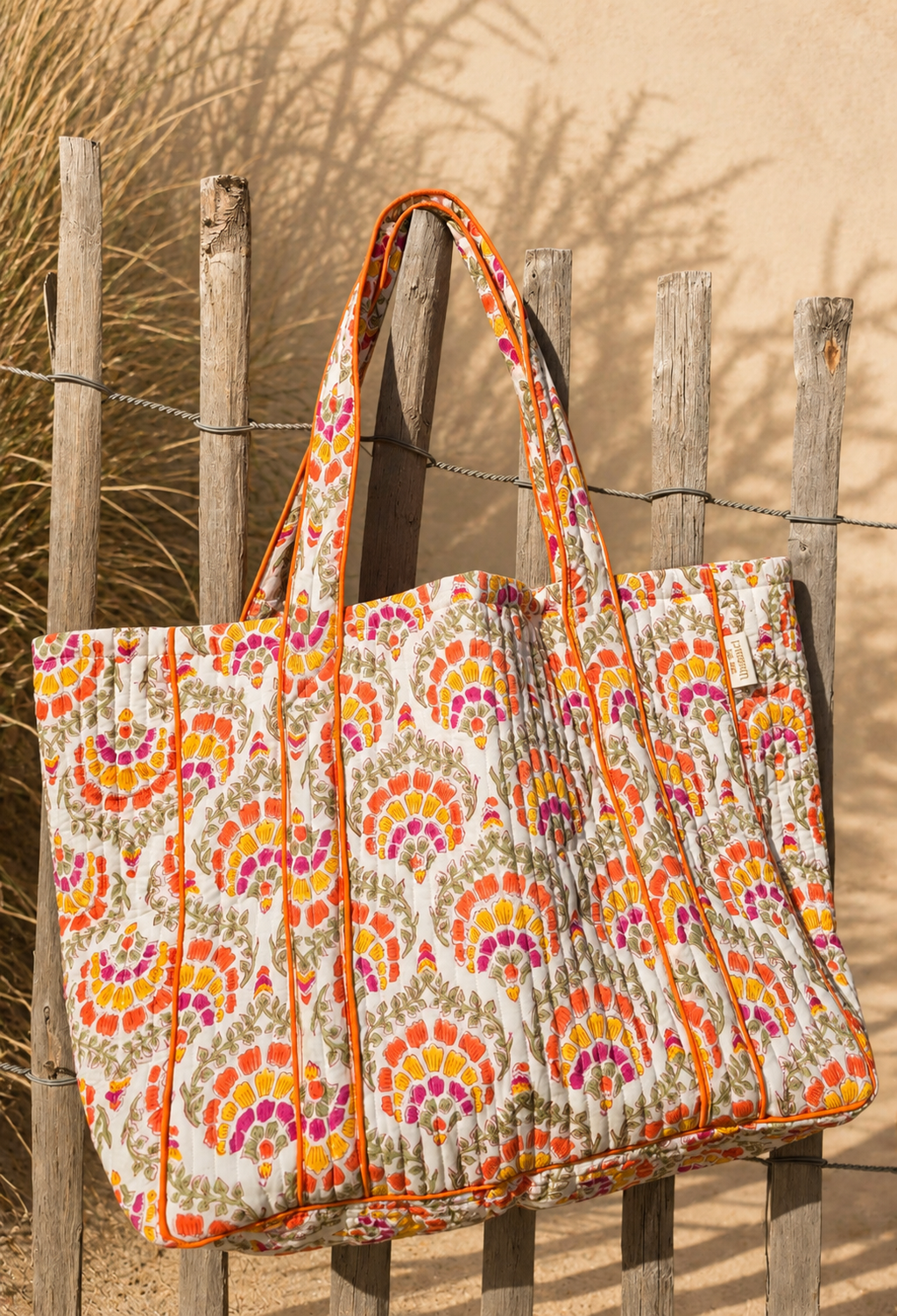 Sac cabas femme en coton matelassé imprimé à la main selon la technique du block print.