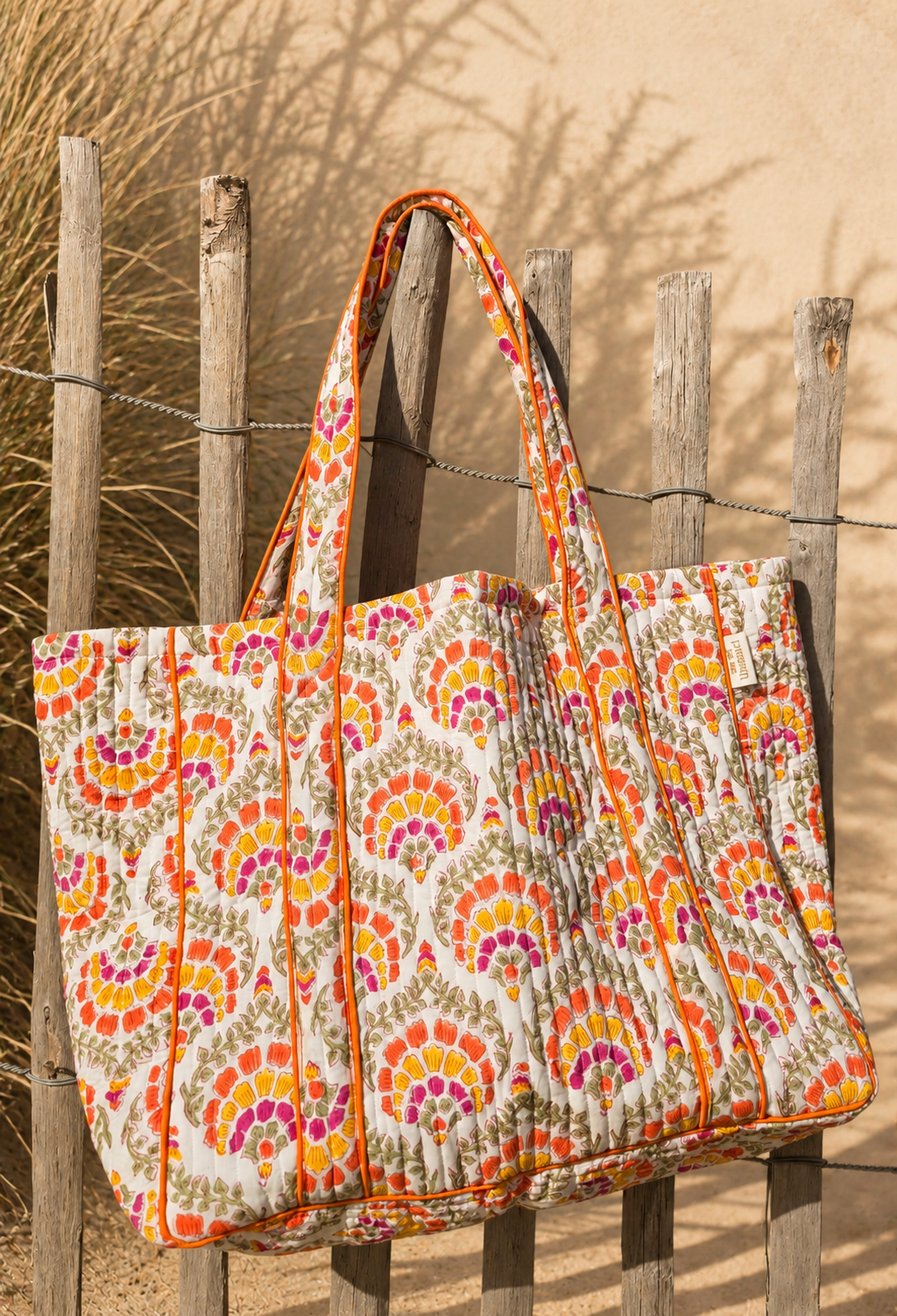 Sac cabas femme en coton matelassé imprimé à la main selon la technique du block print.