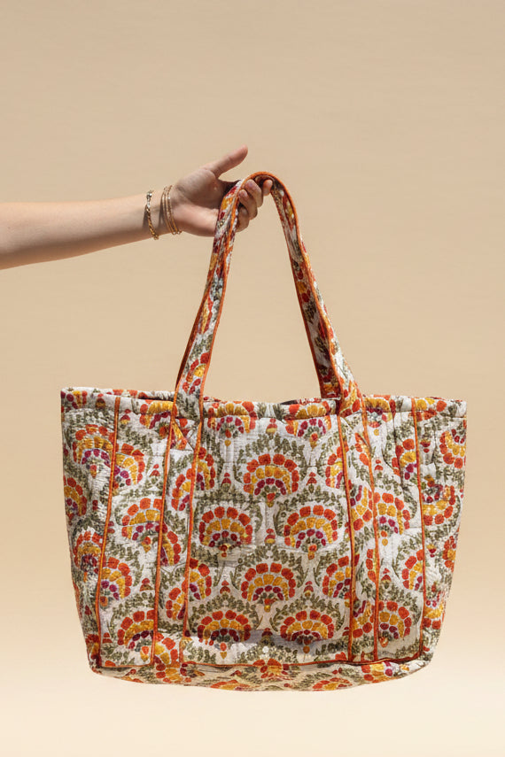 Sac cabas femme en coton matelassé imprimé à la main selon la technique du block print.