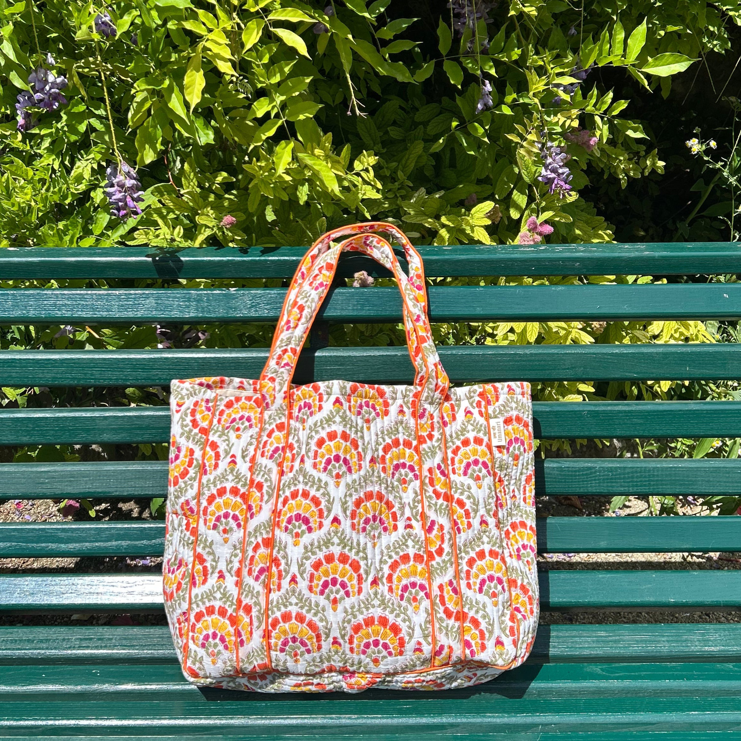 Sac cabas femme en coton matelassé imprimé à la main selon la technique du block print.