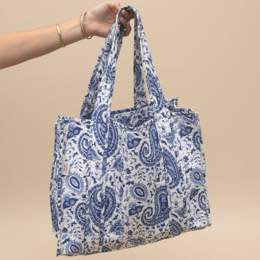 Sac cabas femme en coton matelassé imprimé à la main selon la technique du block print.