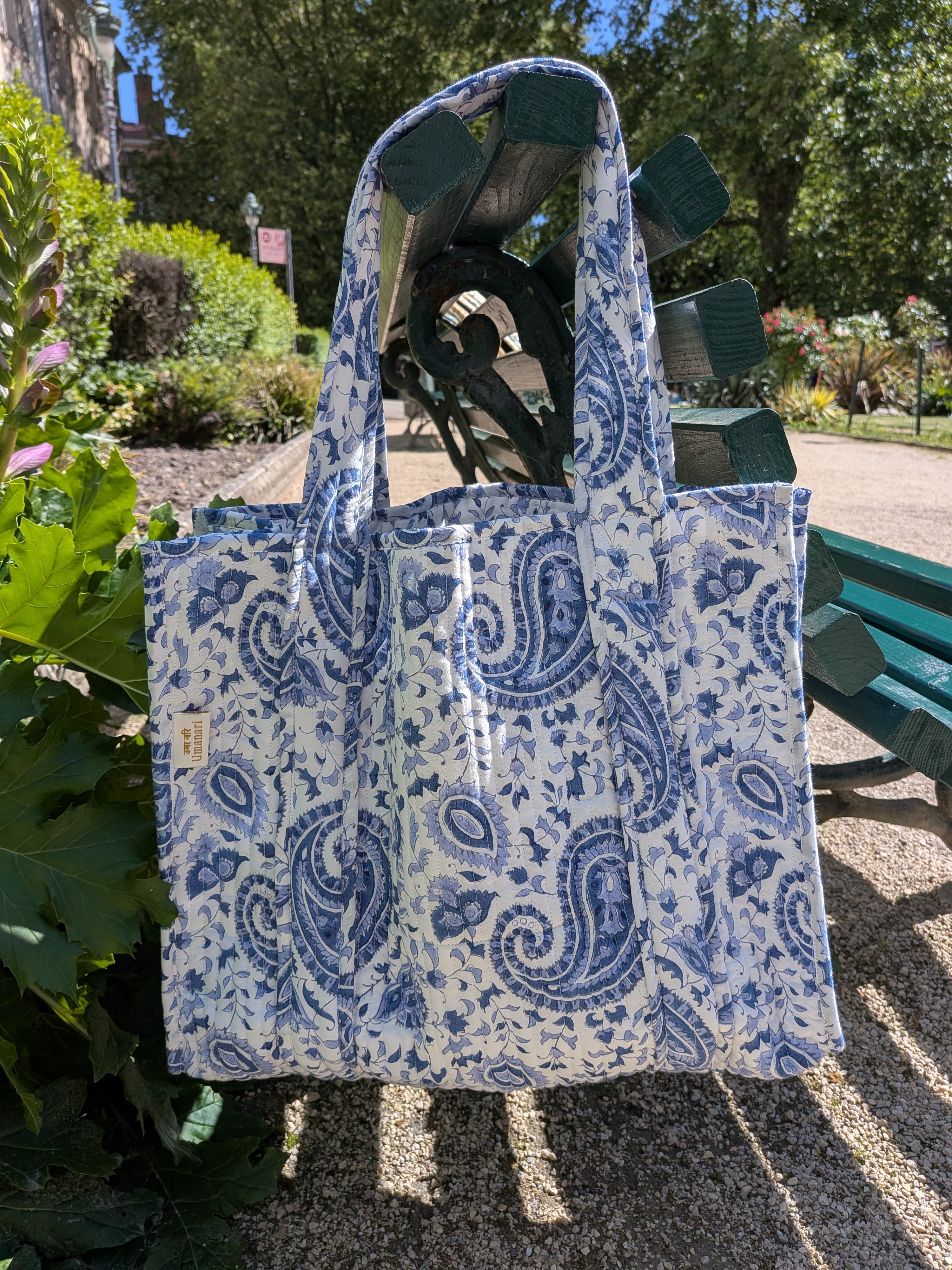 Sac cabas femme en coton matelassé imprimé à la main selon la technique du block print.