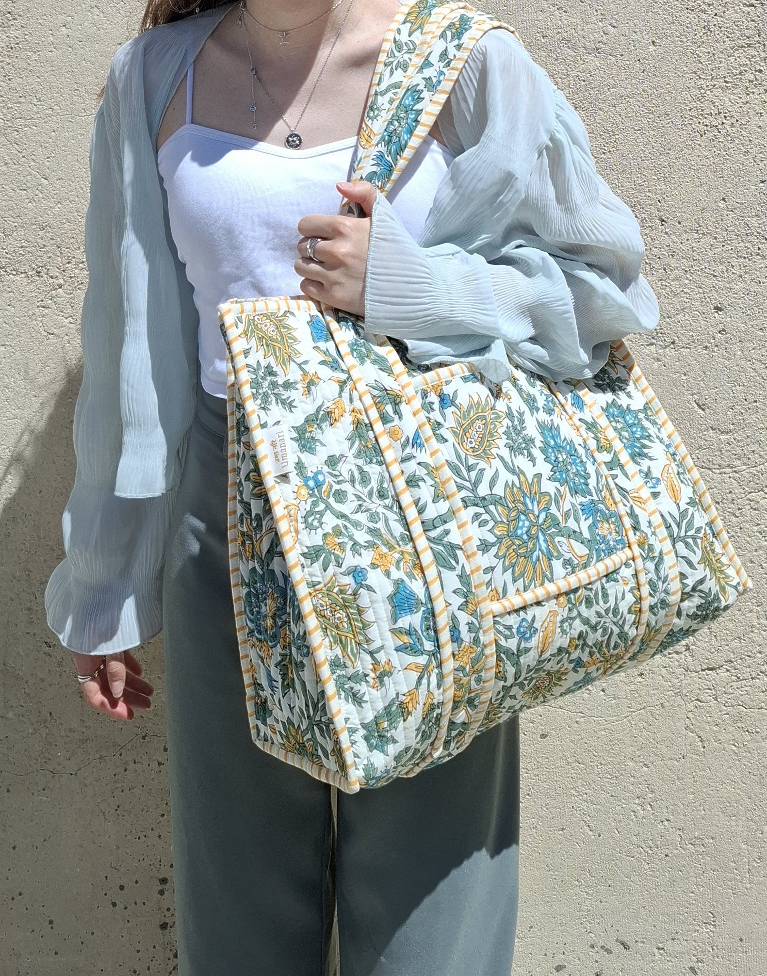 Sac cabas femme en coton matelassé imprimé à la main selon la technique du block print.