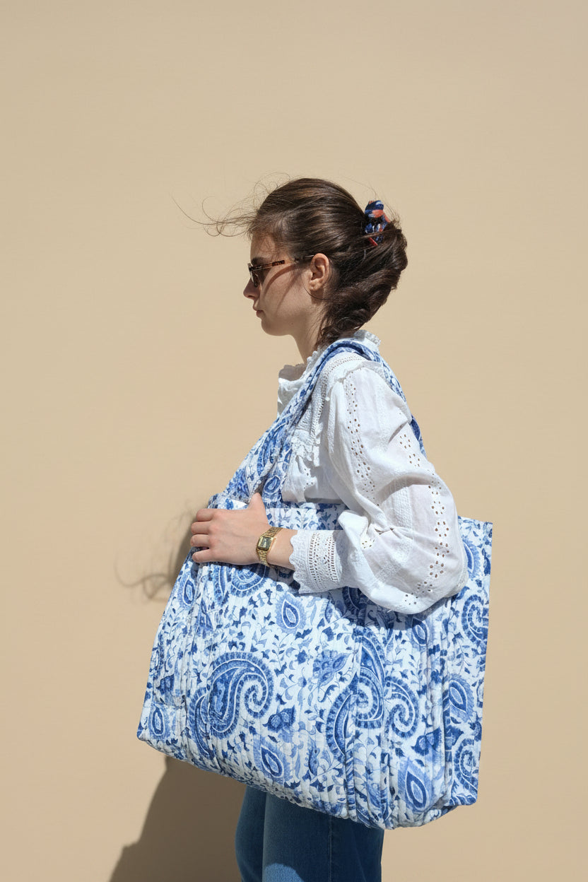 Sac cabas femme en coton matelassé imprimé à la main selon la technique du block print.
