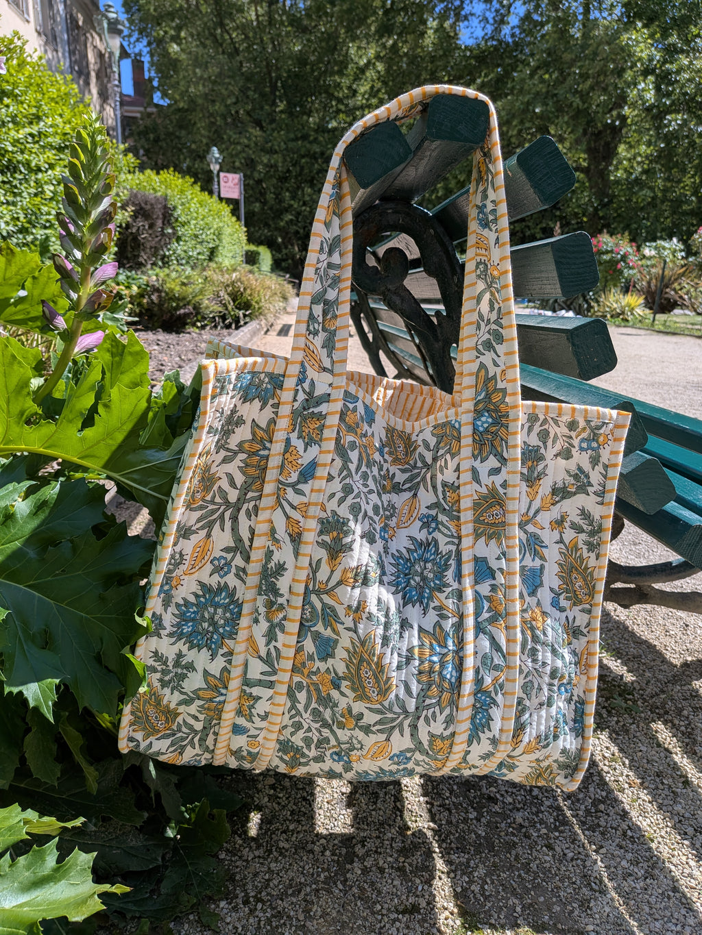 Sac cabas femme en coton matelassé imprimé à la main selon la technique du block print.