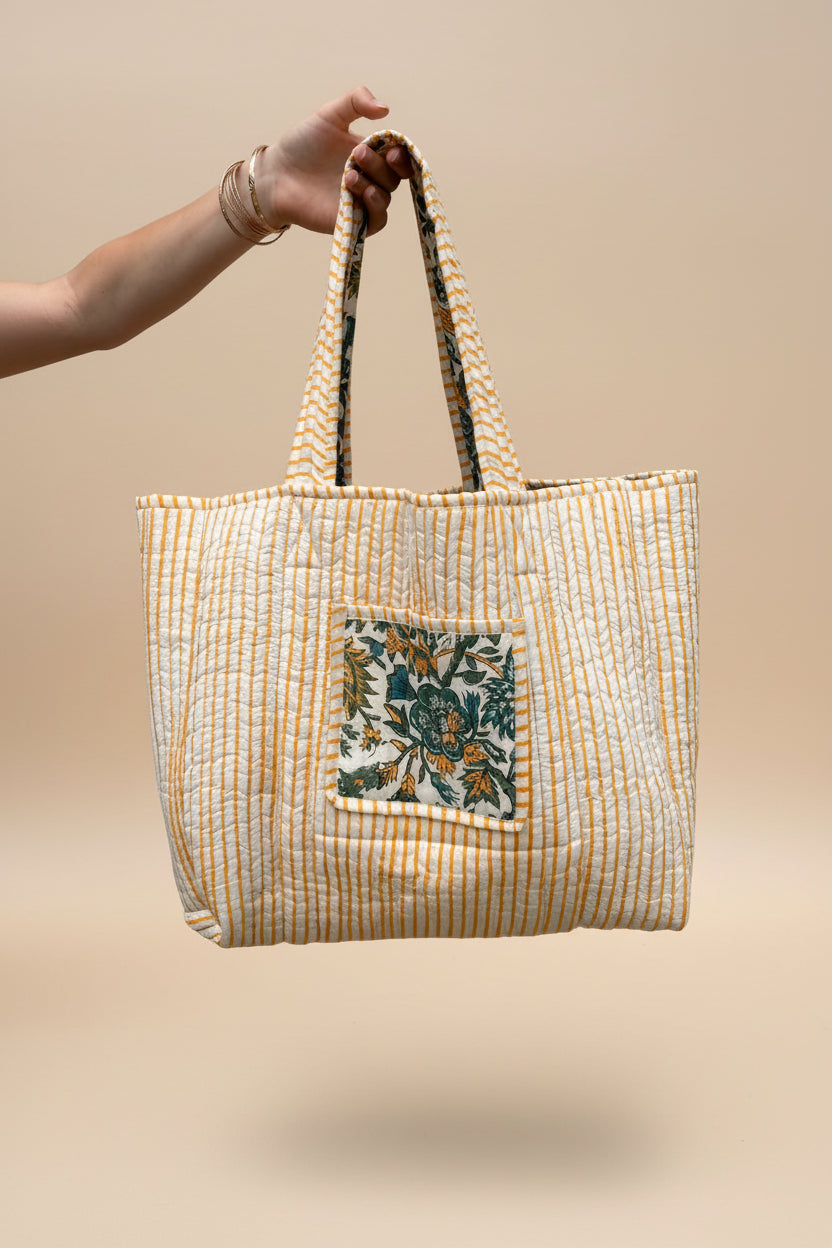 Sac cabas femme en coton matelassé imprimé à la main selon la technique du block print.