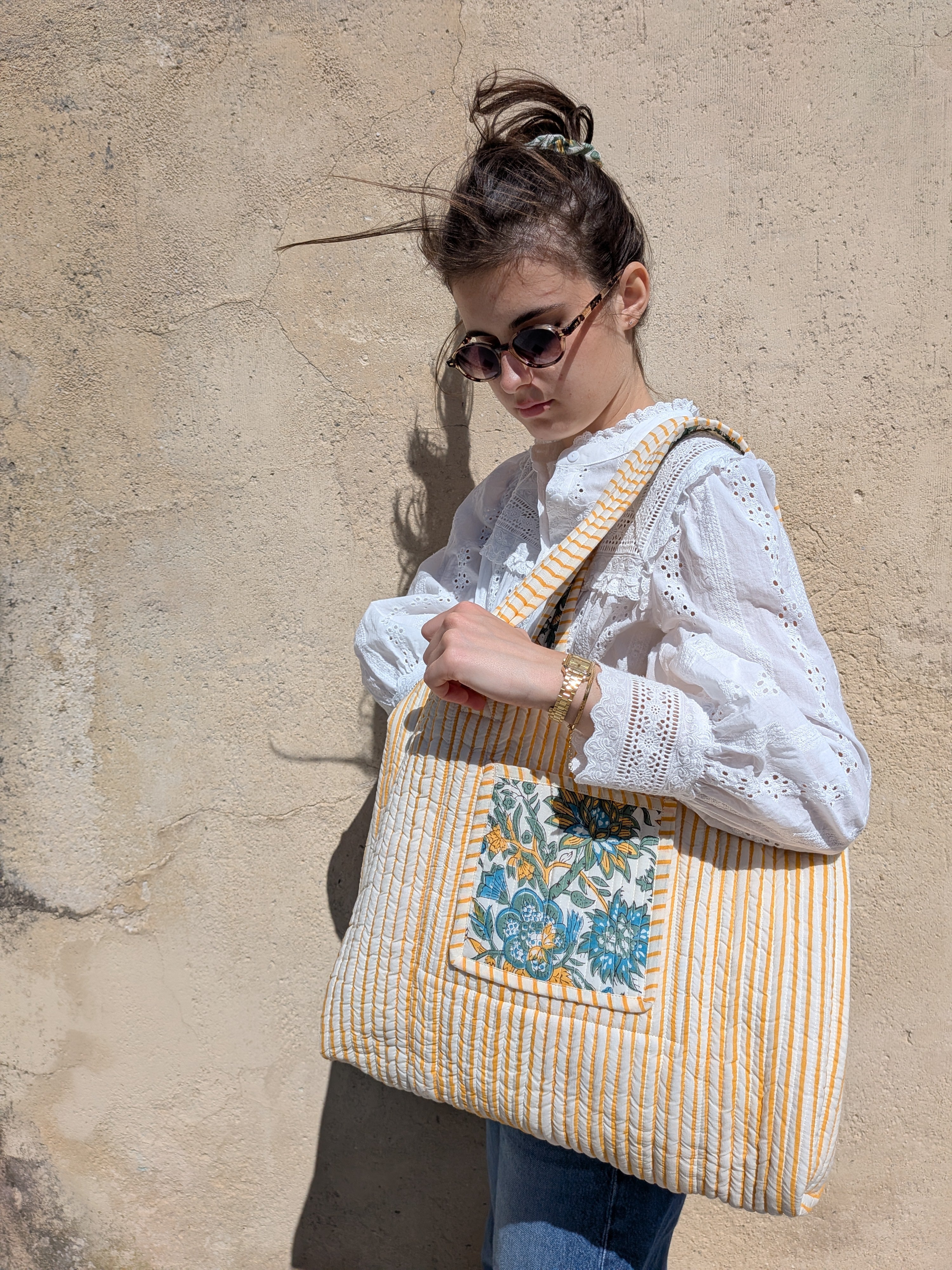 Sac cabas femme en coton matelassé imprimé à la main selon la technique du block print.