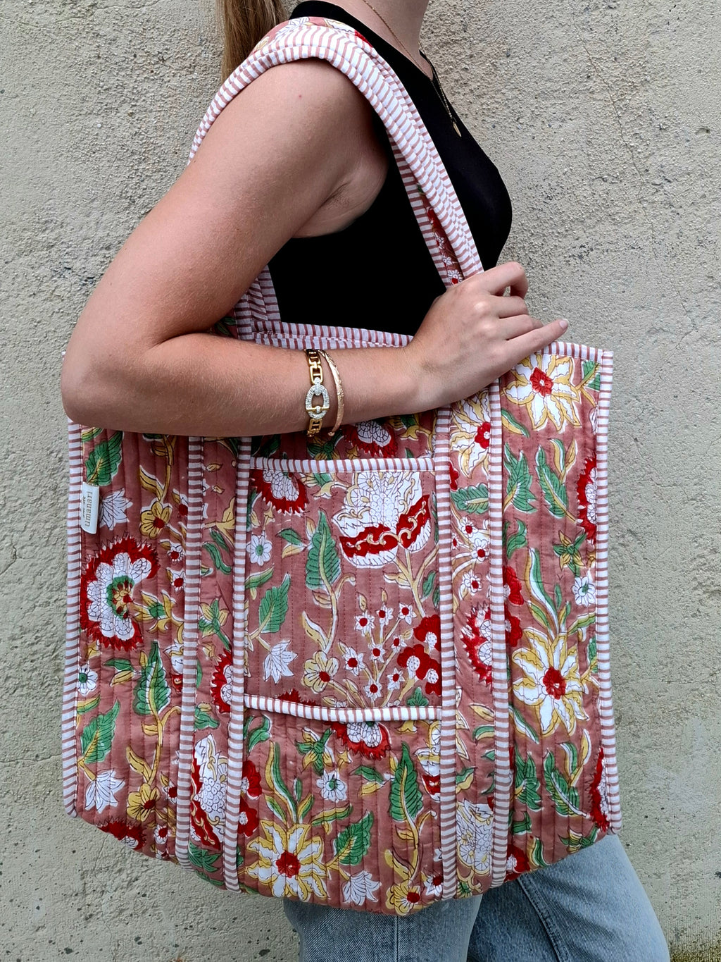 Sac cabas femme en coton matelassé imprimé à la main selon la technique du block print.