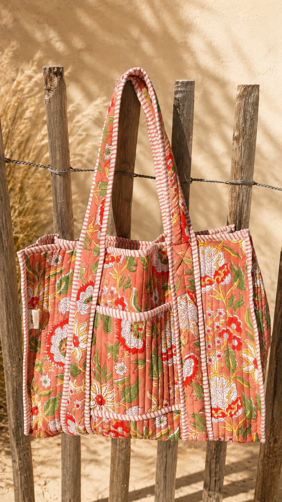 Sac cabas femme en coton matelassé imprimé à la main selon la technique du block print.