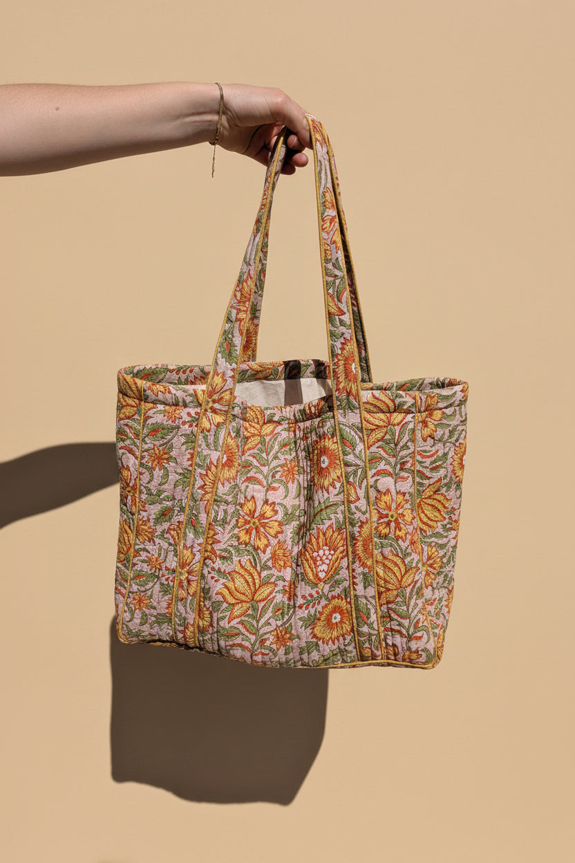 Sac cabas femme en coton matelassé imprimé à la main selon la technique du block print.
