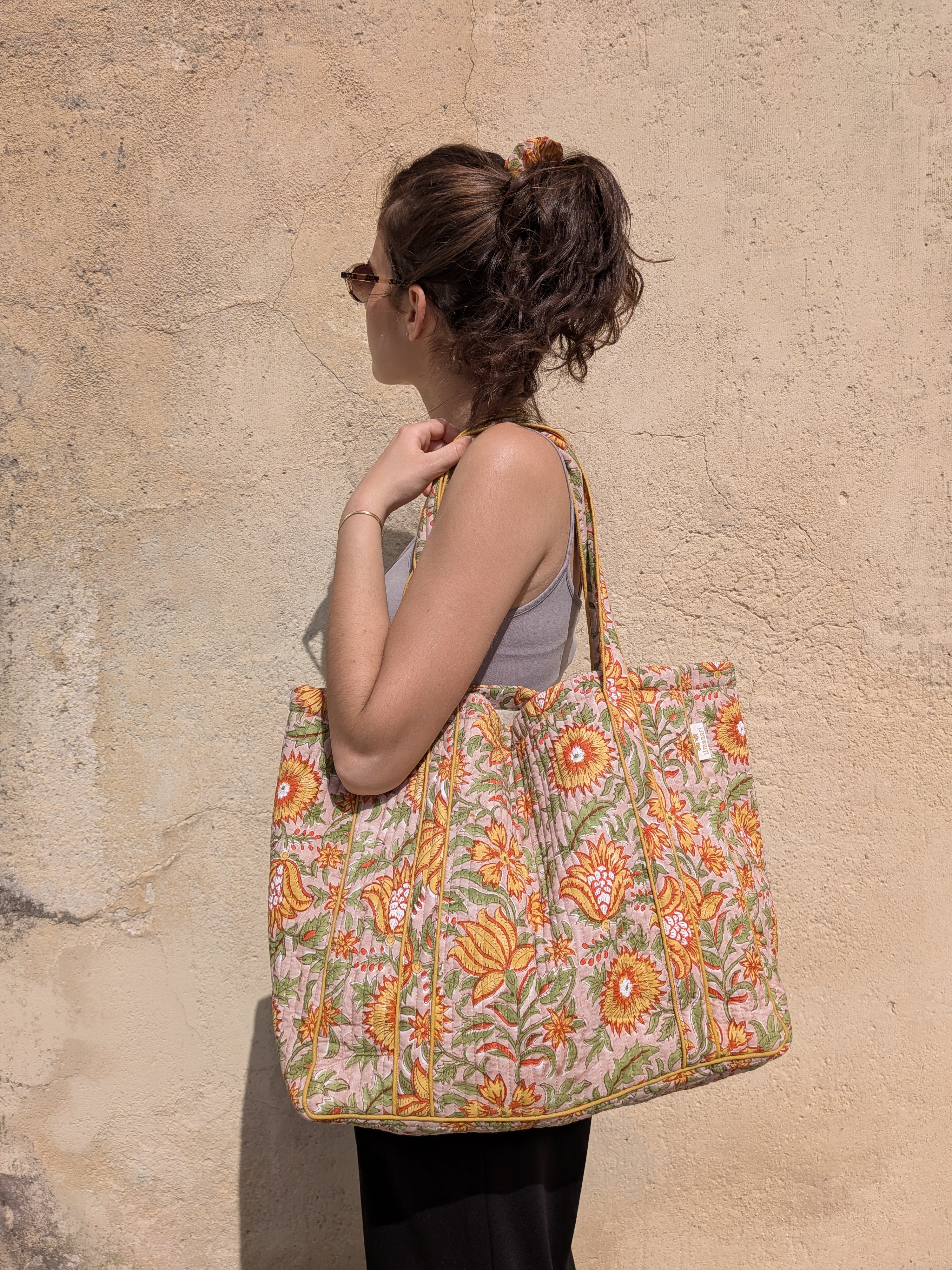 Sac cabas femme en coton matelassé imprimé à la main selon la technique du block print.