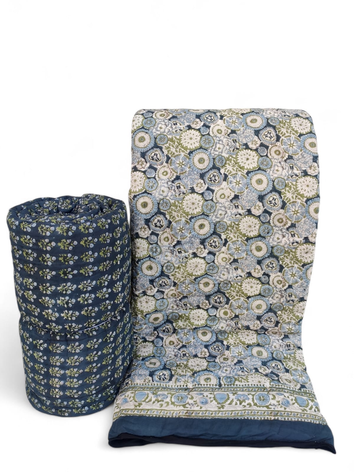 Dessus de lit boutis en coton matelassé imprimé à la main selon la technique du block print, confection artisanale en Inde par Umanari.